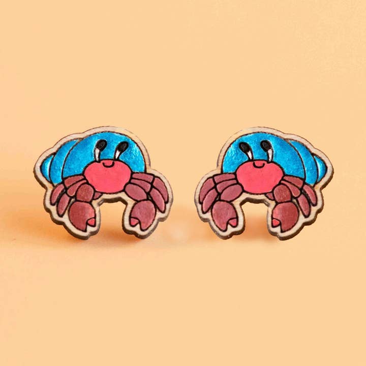 Orecchini a bottone con granchio eremita dipinti a mano Eco-Jewellery - PES13041 per la vendita all'ingrosso da parte di Robin Valley