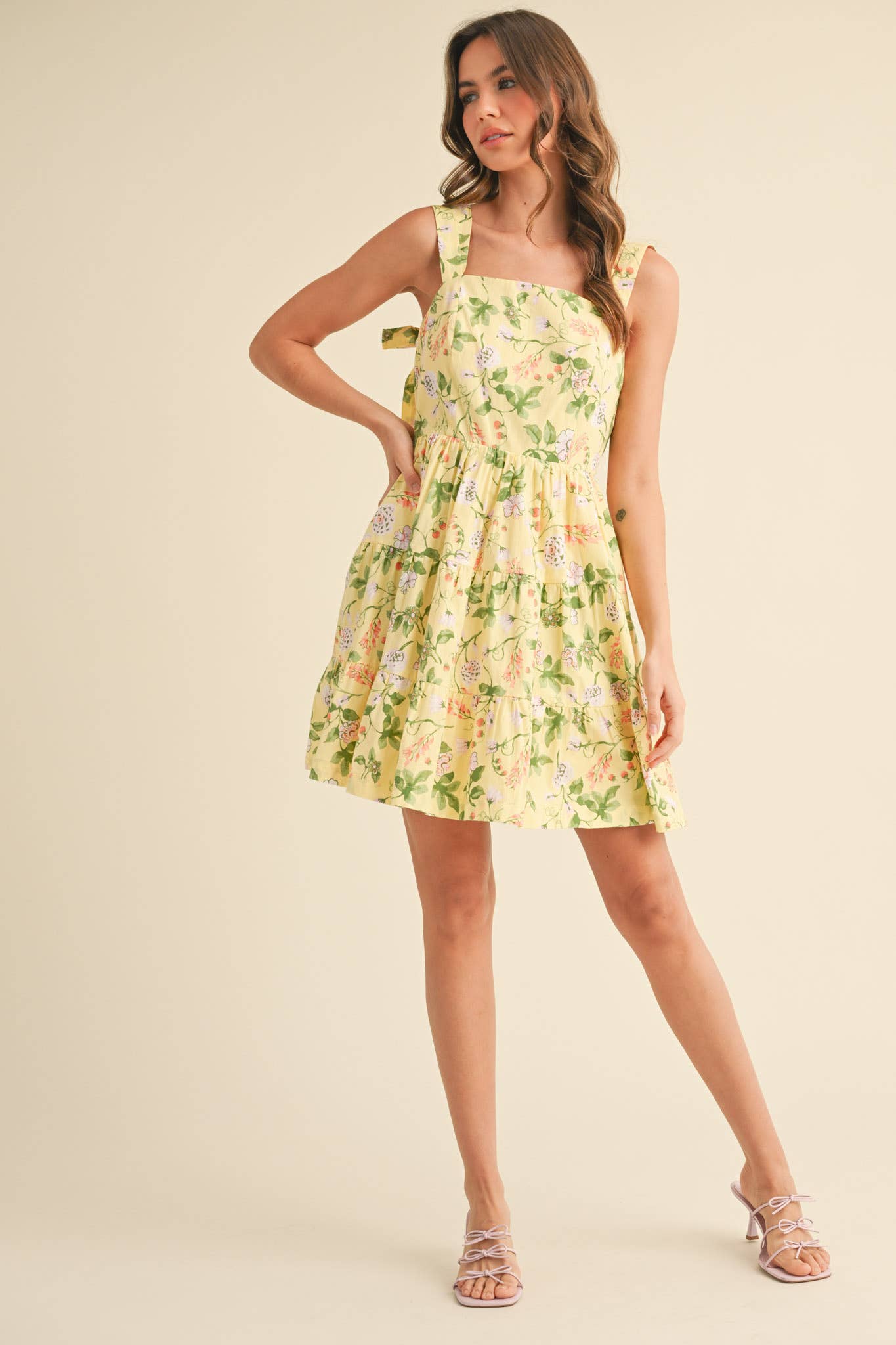 &MERCI - Vente Robe – femme - ROBE COURTE À VOLANTS FLORAUX AVEC BRETELLES À NOUER MDR380816