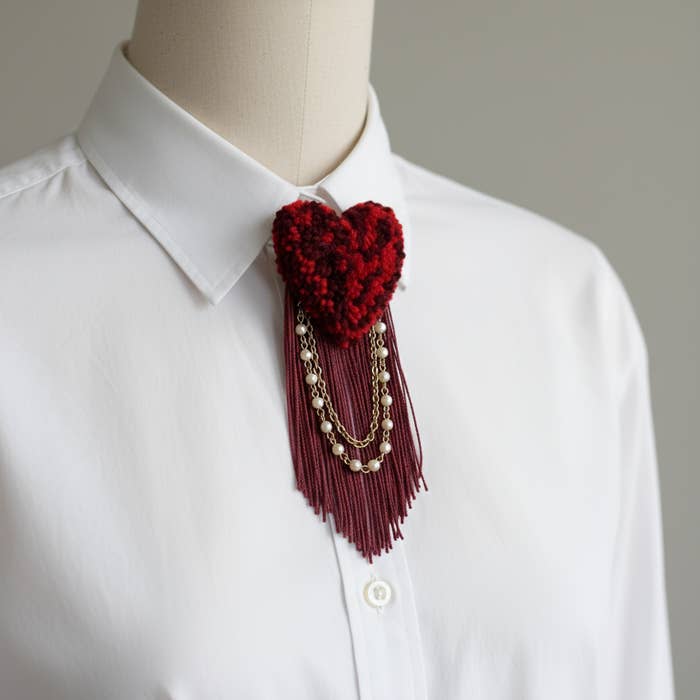 Broche tufado feito à mão, corações sortidos por atacado de Dora Nola