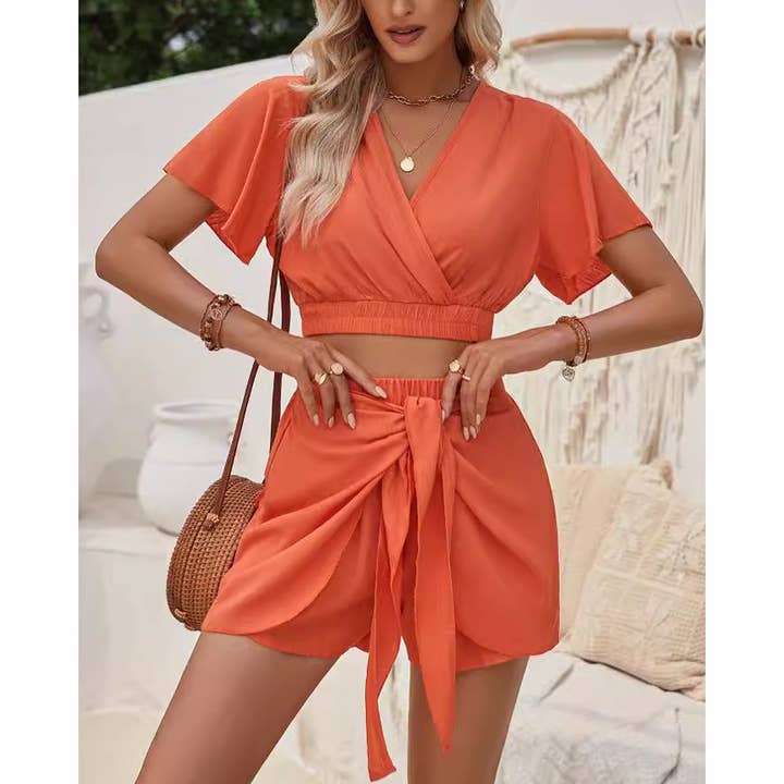 Haut croisé à manches courtes et short avec nœud devant pour la vente par Mapcie