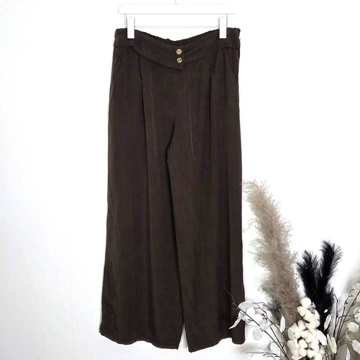 Tempest Designs – wholesale Pants – Women's – Lovely lyocell fabric straight leg trousers with button detail and pockets (M-L)