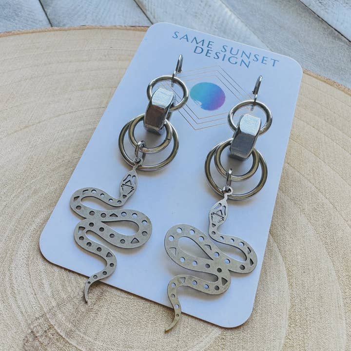 Gothic Silver Snake-örhängen för bästa vän-present för wholesale av Same Sunset Design
