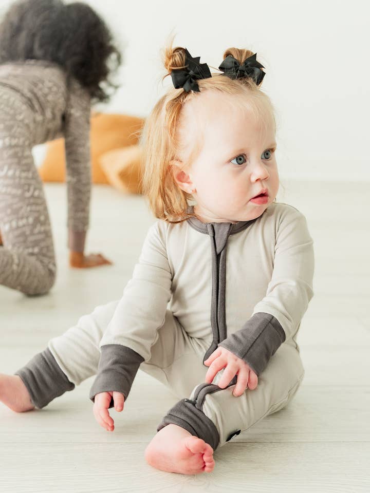 Combinaison grise pour la vente par Handpicked and Chosen