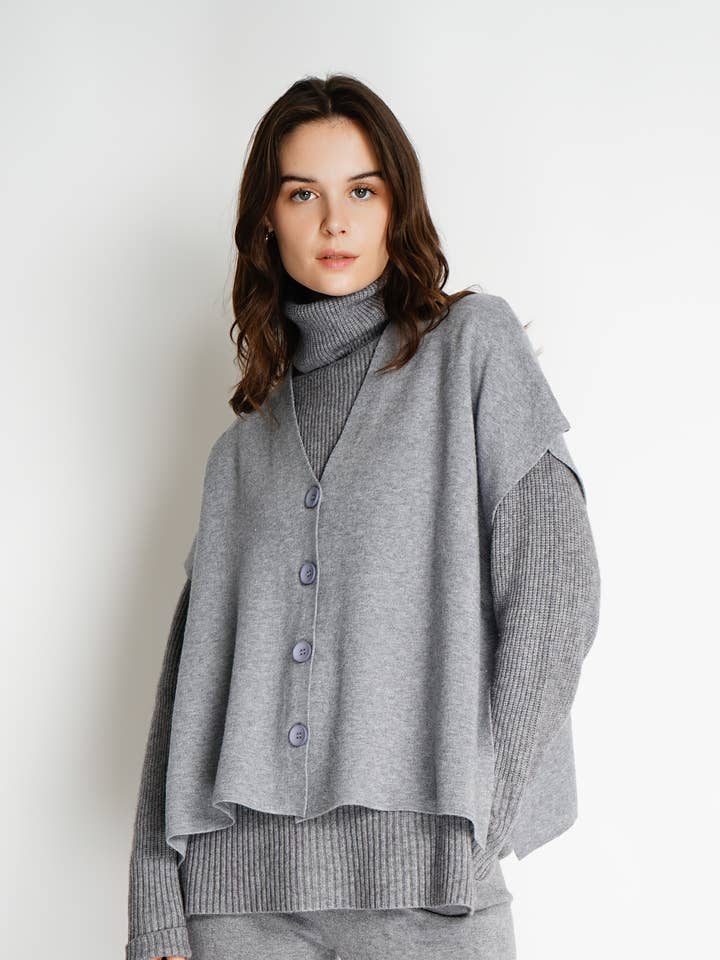 25210 knitted sleeveless vest for wholesale by NOELINE