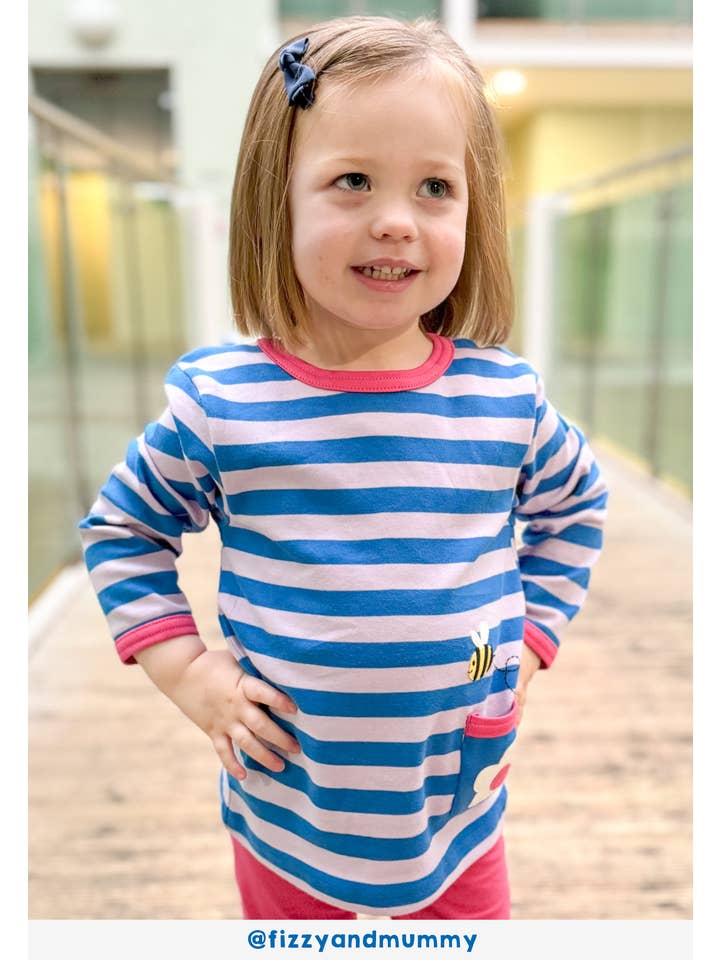 Toby Tiger GmbH - Wholesale T-Shirt - Kids - Bio-Baumwoll Kinder Shirt langarm mit Gänseblümchen-Applikation4