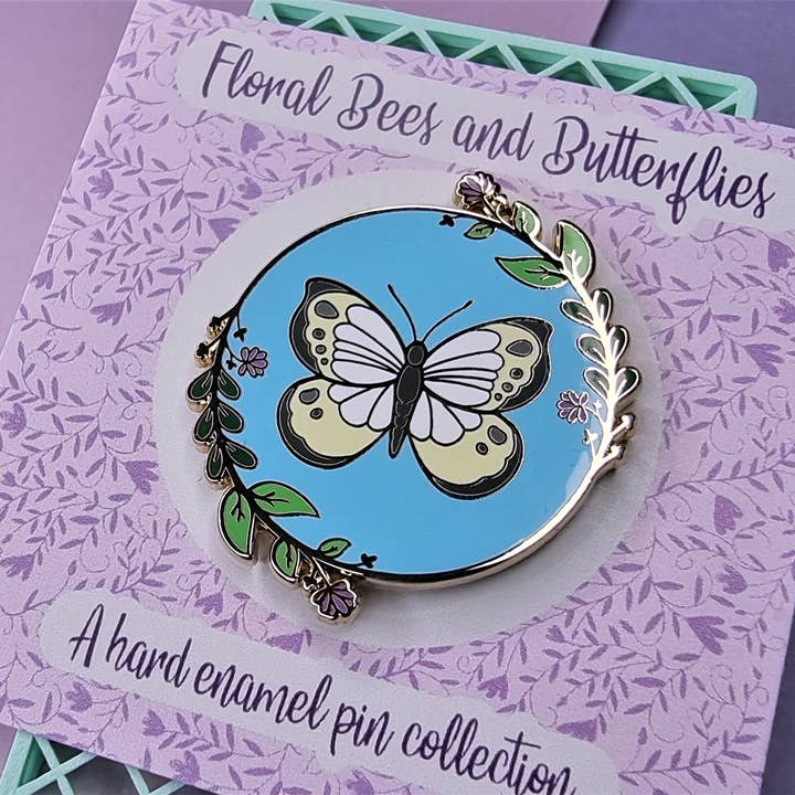 Floral Butterfly Hartemaille Pin | vergoldet | stationär für den Großhandel von FuzziesArtDesigns