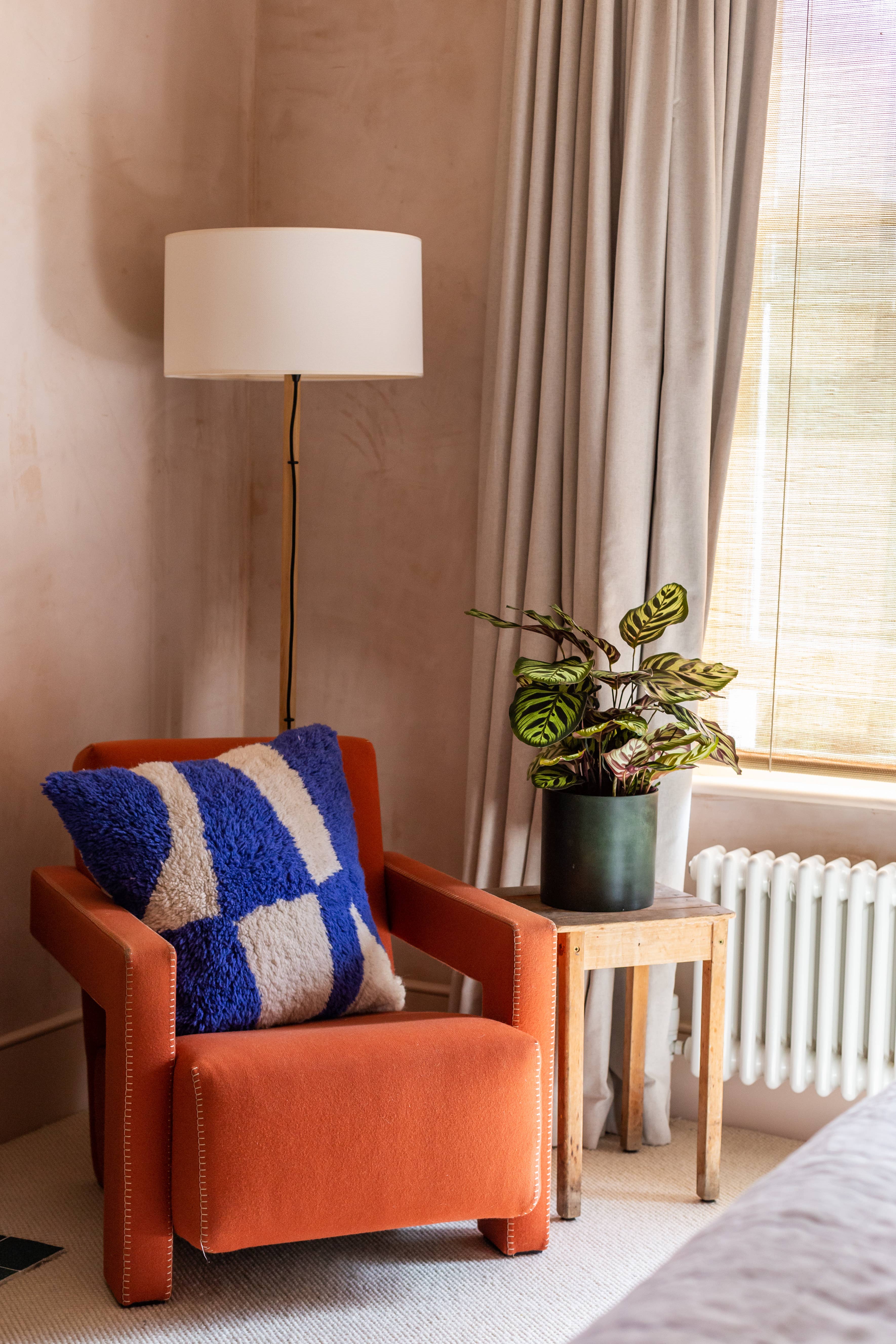 Concrete Jungle – wholesale Plant pot – Hand-cast indoor plant pot | Muddy Green1