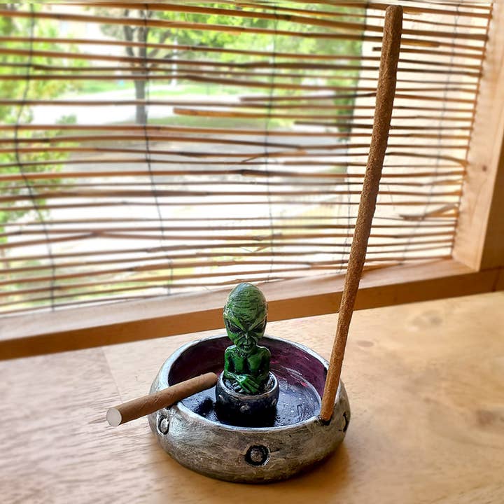 Pichincha - Wholesale Ashtray - Green Alien Flying Saucer Figurine Round Ash Tray6