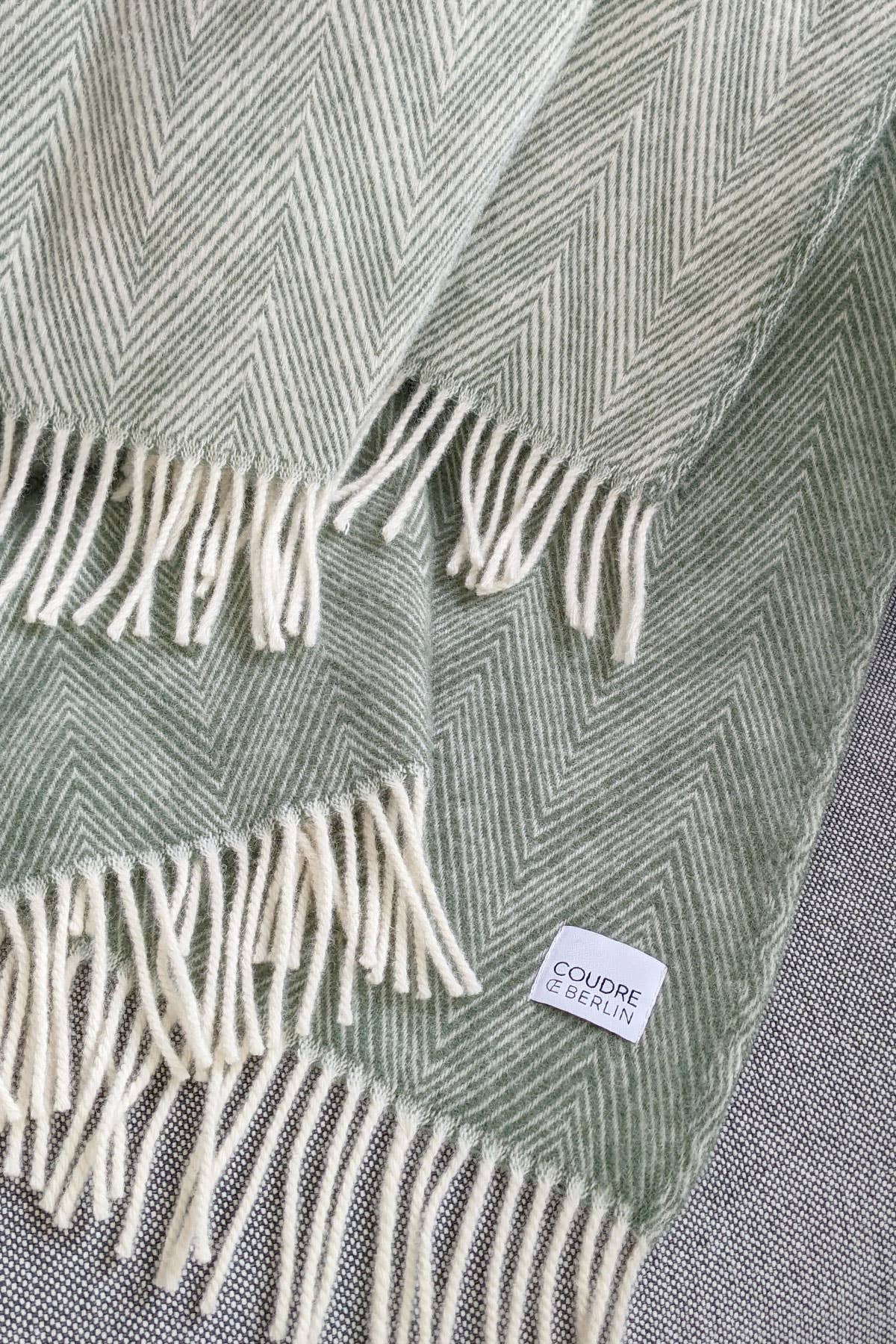 Coudre Berlin - Vendita all'ingrosso Plaid - Plaid in lana fine con motivo spina di pesce aloe - coperta in lana per l'inverno2