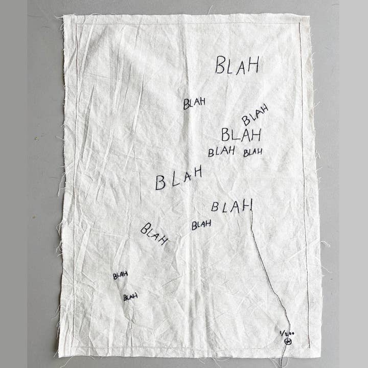 Asciugamano da parete ricamato a mano 'blah blah blah', XL Fairmade per la vendita all'ingrosso da parte di LEMONWISE