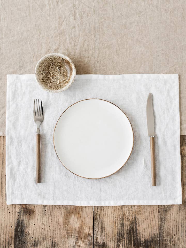 Linen placemat set of 2 in White for wholesale by MagicLinen (We handle U.S. import procedures for you)