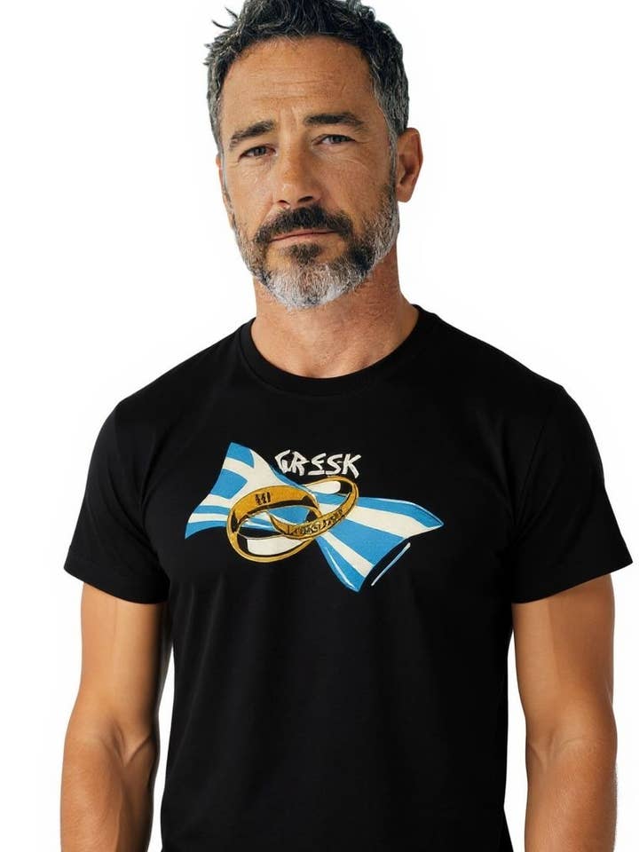 "T-shirt 'Grek genom äktenskap' – Sammanflätade vigselringar" för wholesale av 2 Greeks Inc