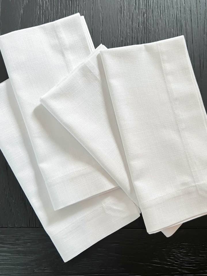 Serviette en lin blanc pour la vente par KATIE FARNAN