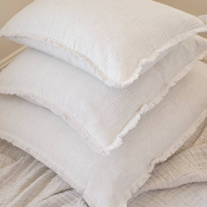 Anaya Home - Wholesale Decoratief kussen - Beige Kussen van Zacht Linnen met Streepjes en Franjes4