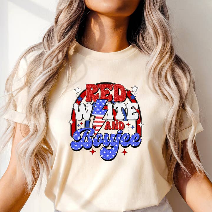 Rood Wit en Boujee 4 juli Grafisch T-shirt voor wholesale door Happy Mail Wholesale