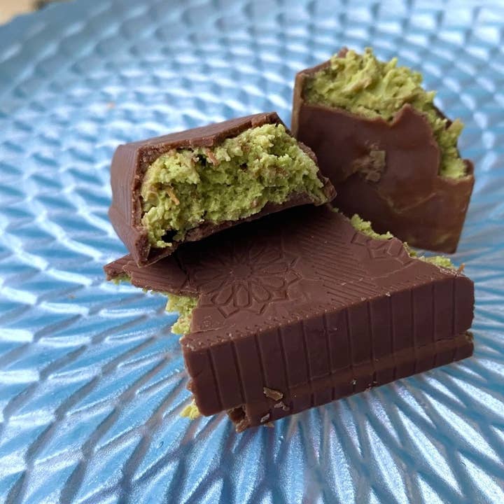 Aladdin - Wholesale Chocolate Bar - Pistachio Praline Dubai Chocolate Bar – Crispy & Nutty Delight 37gr