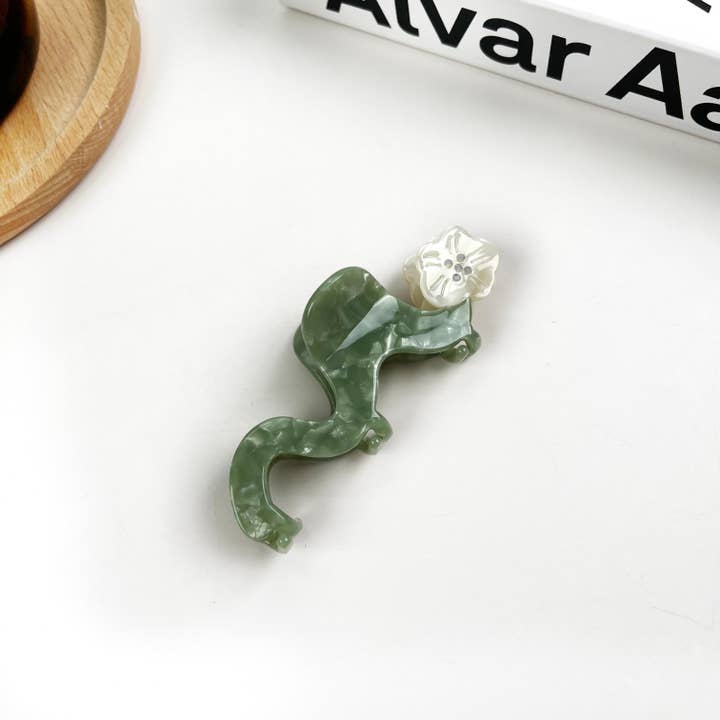 TheDivaSoap - Wholesale Hair Clip - Women's - Green Flower Acetate Claw Clip Plant Hair Clips