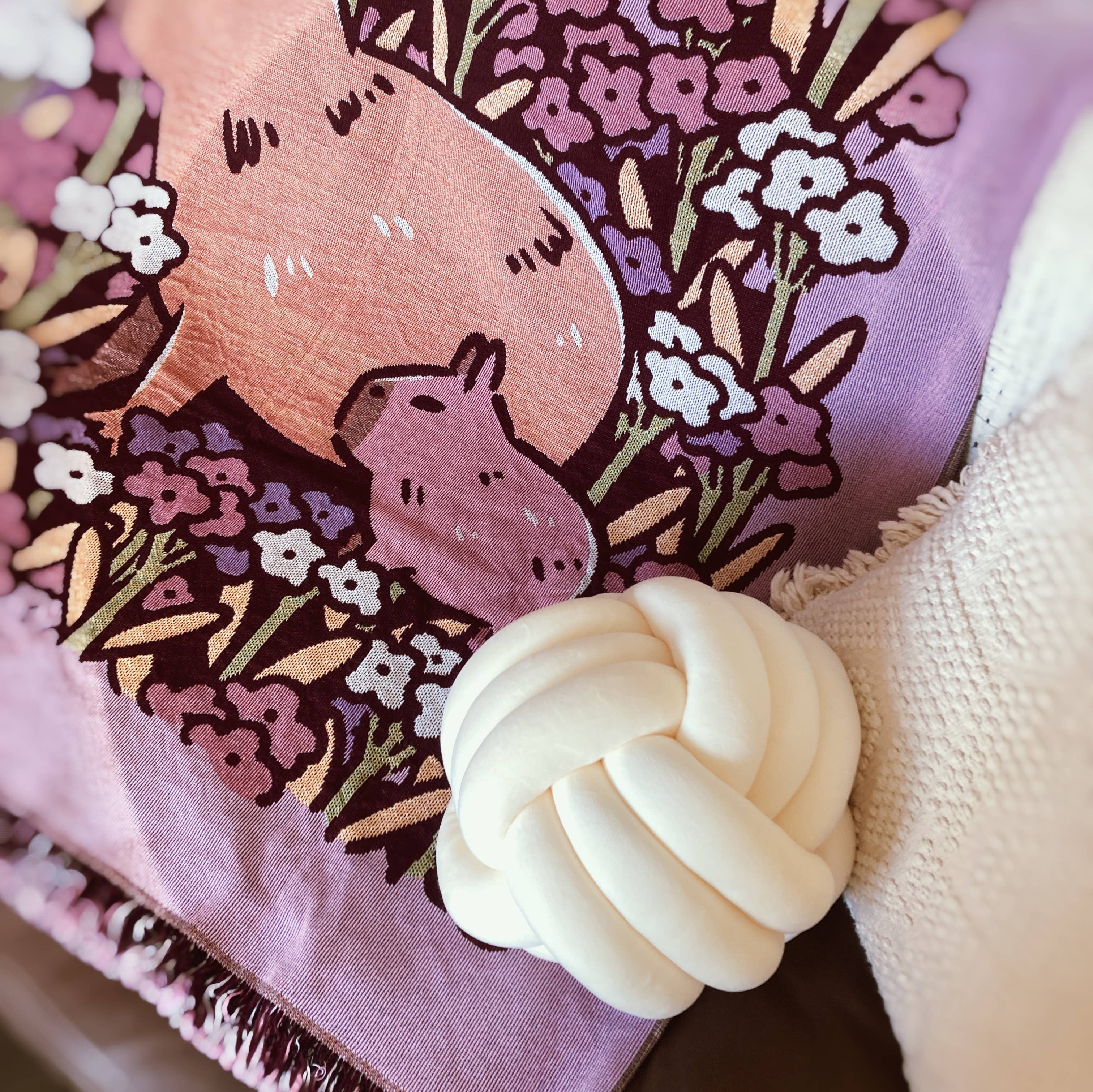 Noristudio - Wholesale Throw Blanket - "CHILL" capybaras and flowers woven blanket in pink3