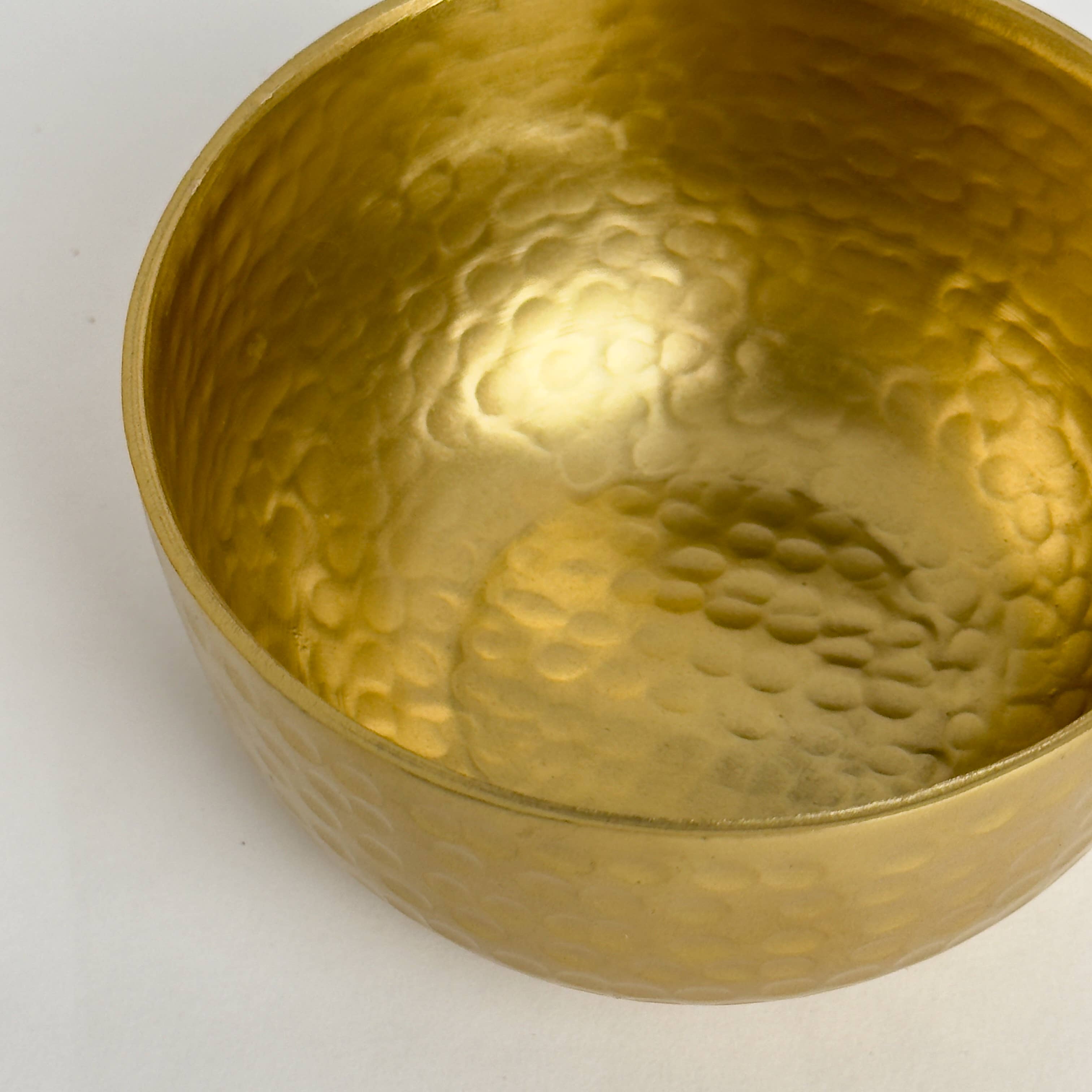 India Handicrafts Inc - Wholesale Decorative Plate/Dish/Bowl - Gilded Hammered Bowl - Small3