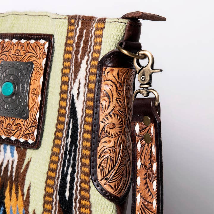 LS Western - Wholesale Crossbody bag – Women's - LC-ADBGA267 American Darling Crossbody Bag Hand Tooled Leather & Saddle Blanket13