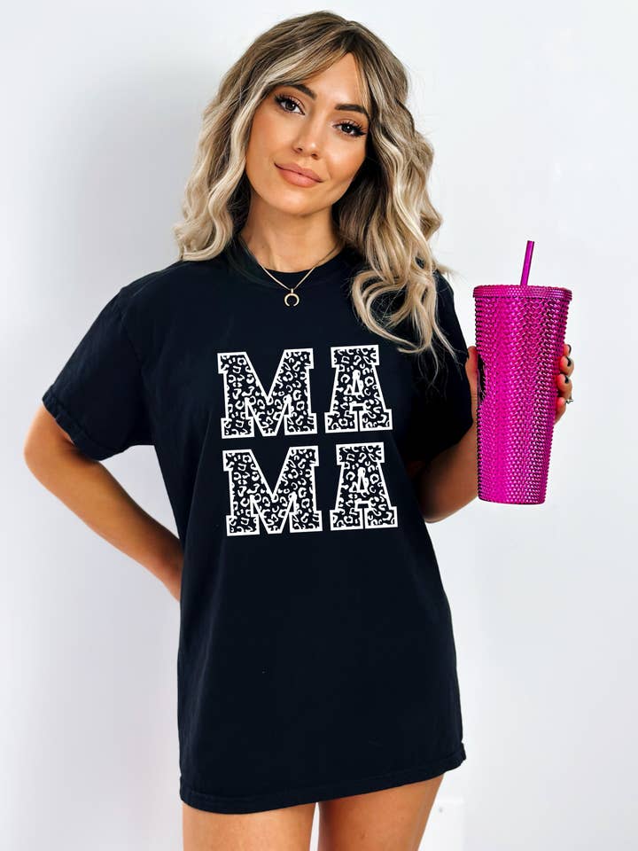 T-shirt Maman Imprimé Guépard - T-shirt Graphique - Couleurs Confort pour la vente par Desert Raine