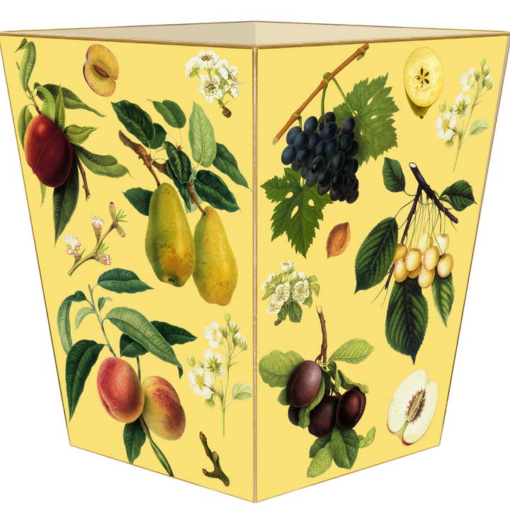 Fruits sur corbeille à papier jaune pour la vente par Marye-Kelley