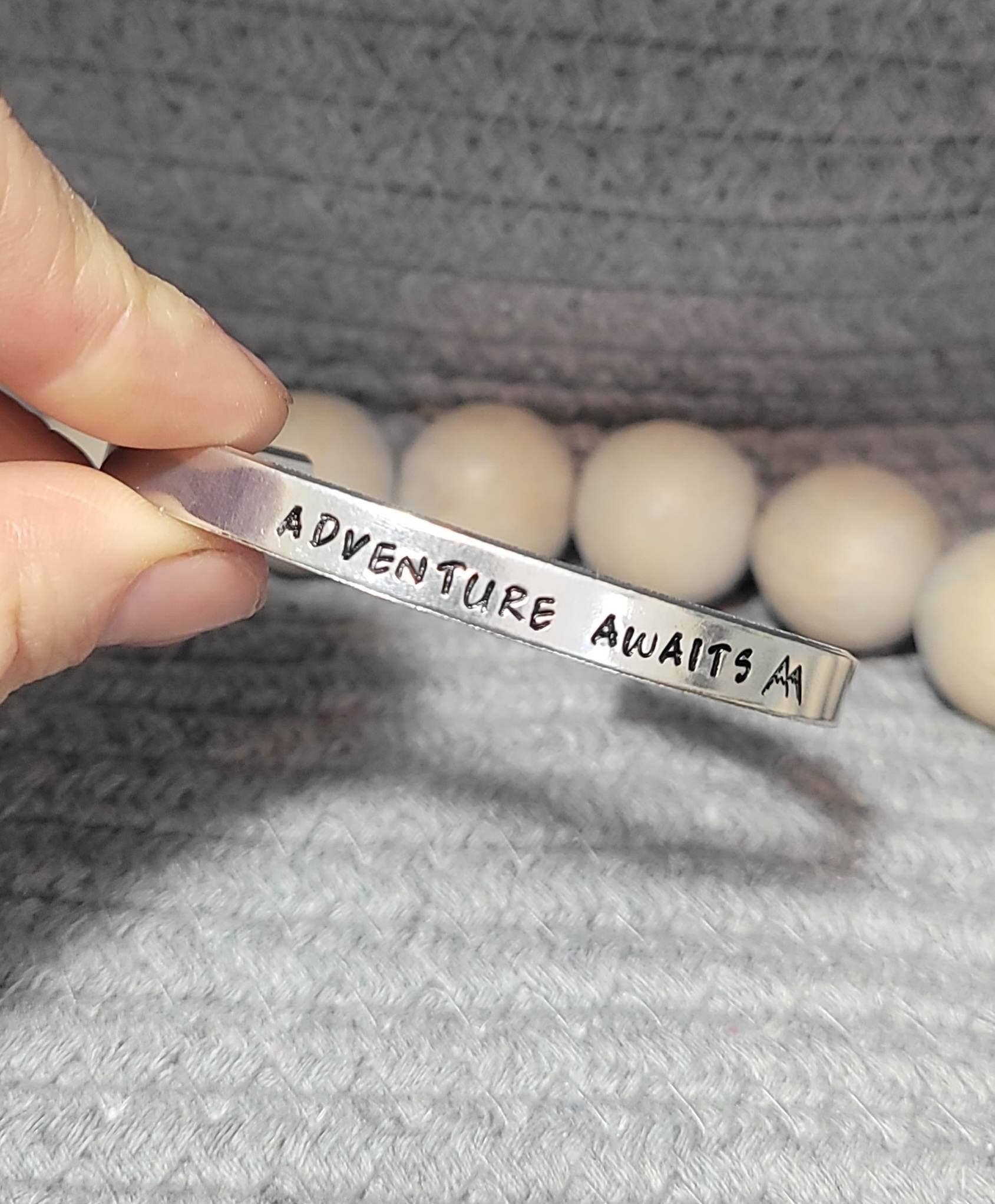 Jangles by Jan - Vente Bracelet manchette - Manchette en aluminium Adventure Awaits1