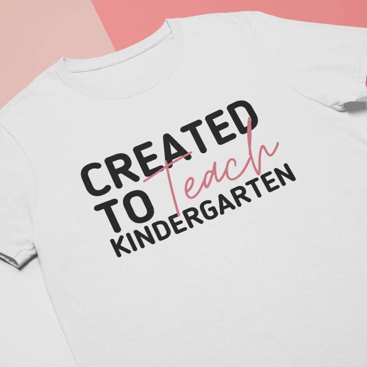 T-shirt créé par la maternelle pour enseigner pour la vente par Dukes Designs & Creations