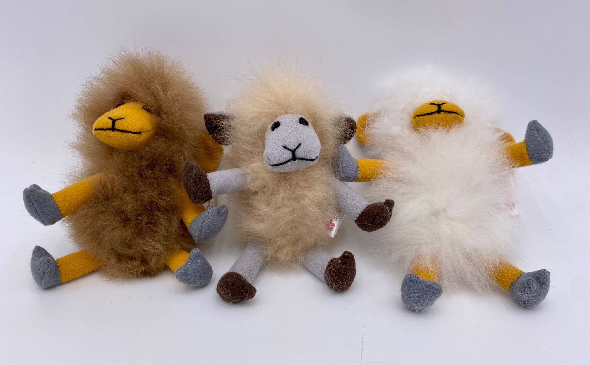 Blossom Inspirations – Großhandel Kuschel-/Plüschtier – Kind & Baby – Lustiges Schaf-Alpaka-F9