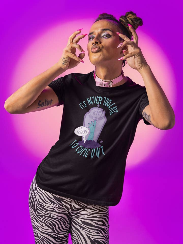 Chiaralascura - Wholesale Screen Printed T-Shirt - Unisex - Never too late - T-shirt unisex bio1