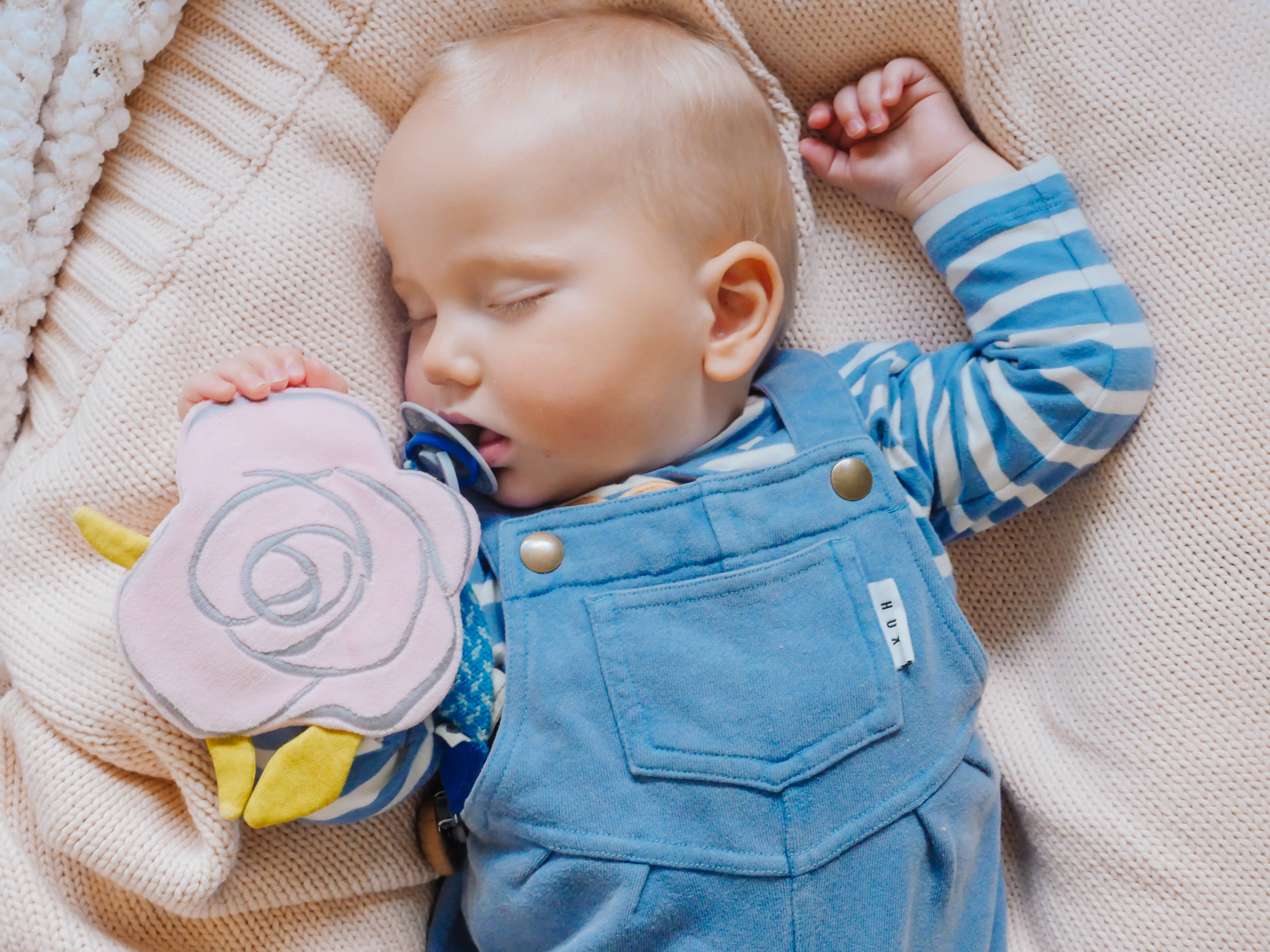 Tikiri Toys LLC - Wholesale Crinkle Tag Toy - Baby - Scrunchie Flower Rose with Crinkle5