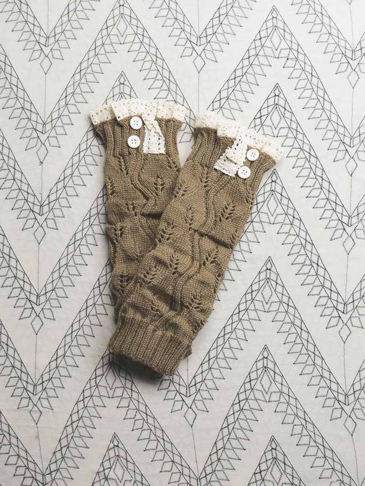 Leto Accessories – Engroshandel Benvarmere - Dame – Mocha hæklede blonder benvarmere med boot cuff2