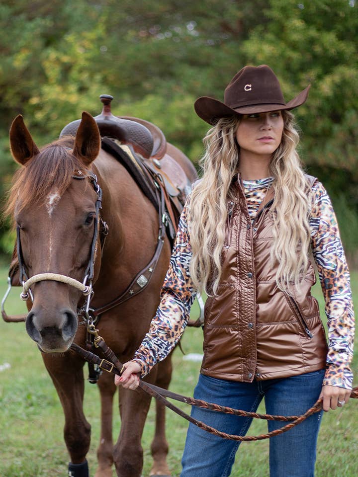 Gilet (Cuivre Mi-lourd Avec Logos Brodés Noirs) pour la vente par Cowgirl Tuff Co. / B. Tuff Jeans