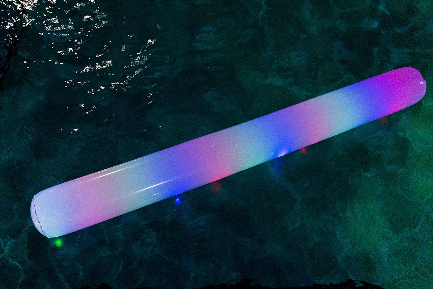 PoolCandy - Vendita all'ingrosso Gonfiabili - PoolCandy gigante gonfiabile illuminato a LED per piscina Noodle Pool4