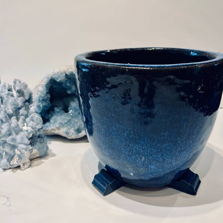 Kleiner blauer Potfeet-Riser-Set mit drei Topffüßen für den Großhandel von Clayport Pottery