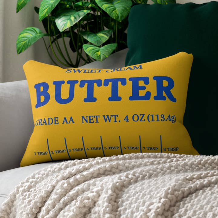 Coussin lombaire Sweet Cream Butter pour la vente par Thrive Creative