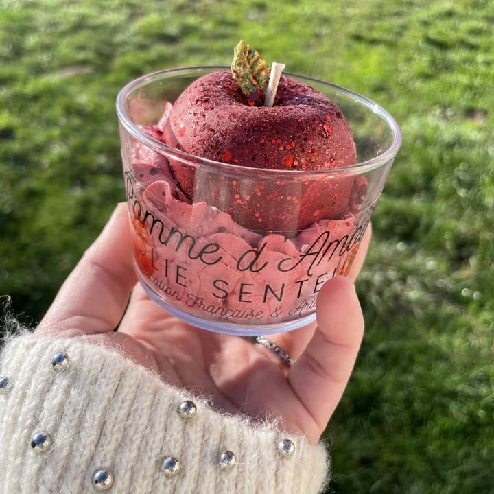 Jolie Senteur - Wholesale Novelty Candle - Chantilly apple of love candle1