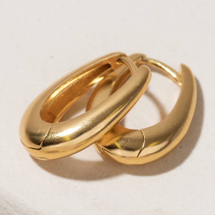 Gold Sculpt Oval Hoops for wholesale by One & Eight