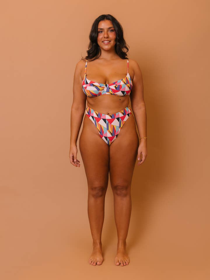 Bikini Izzet con Ferretti e Slip a Vita Media in Vanguard per la vendita all'ingrosso da parte di Type Swimwear