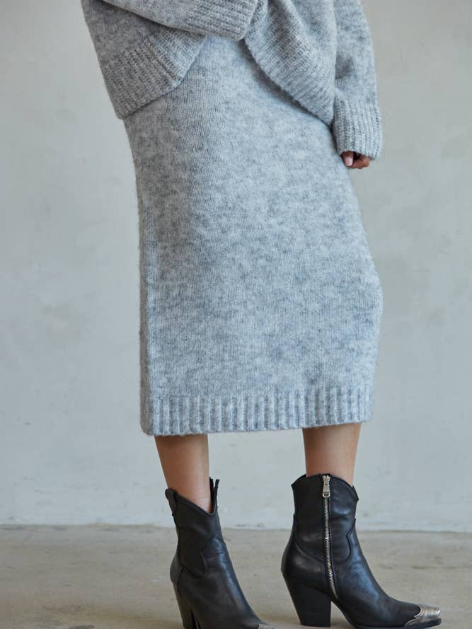 Stickad midikjol med slits bak W1668 för wholesale av By Together