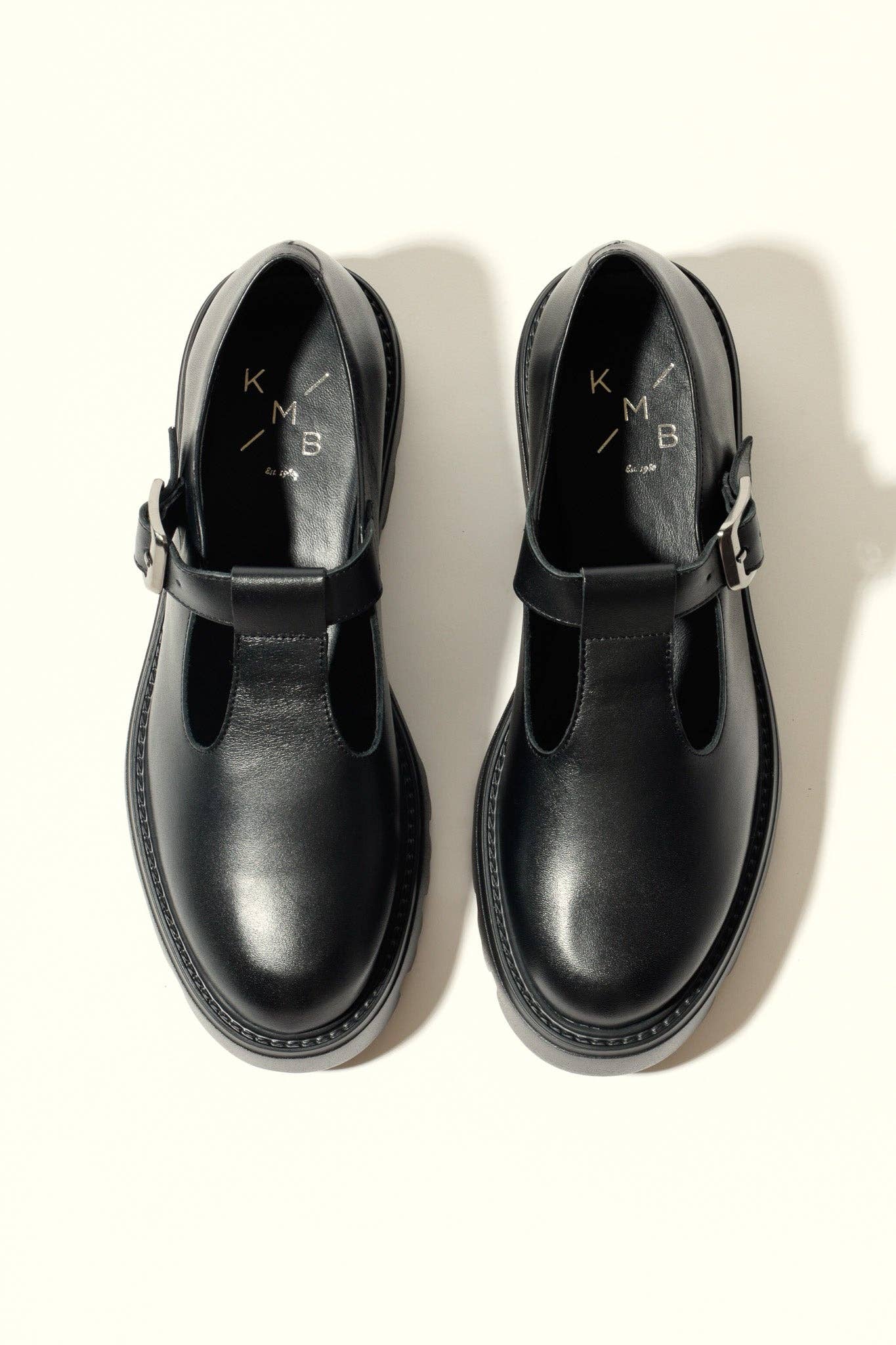 KMB Shoes - Vendita all'ingrosso Mocassini - Donna - SALOME BLACK – Scarpe in pelle a T-bar extra leggere2