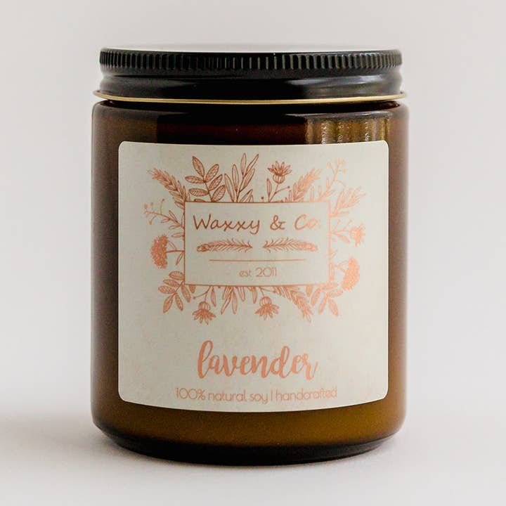 CANDELA ALLA SOIA LAVANDA (etichetta oro rosa) per la vendita all'ingrosso da parte di Waxxy & Co.