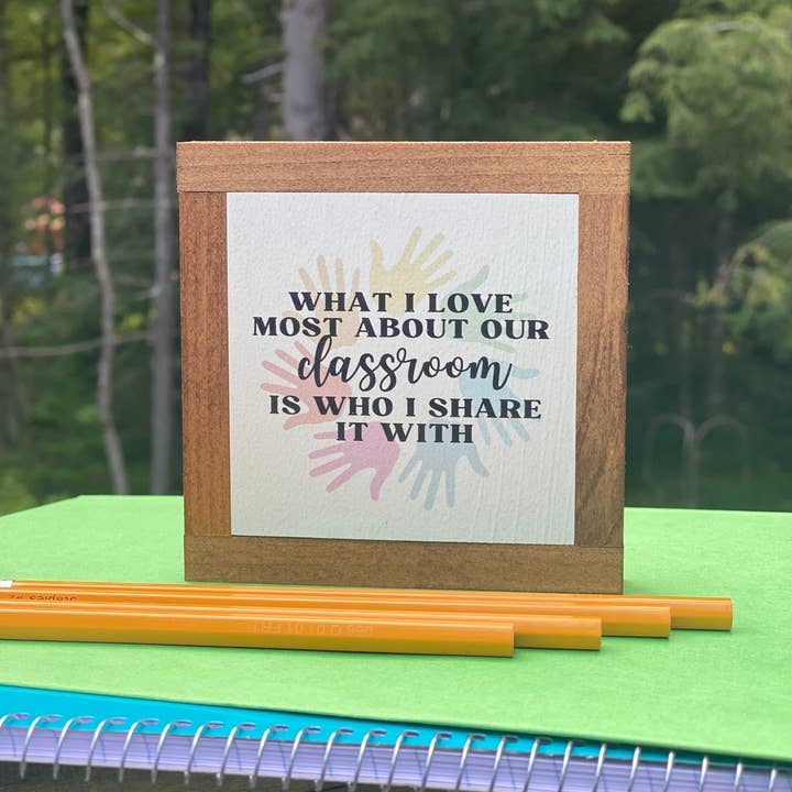 WAT IK HET LEUKST VIND AAN ONZE KLAS IS MET WIE IK HET DEEL voor wholesale door Bog Road Designs