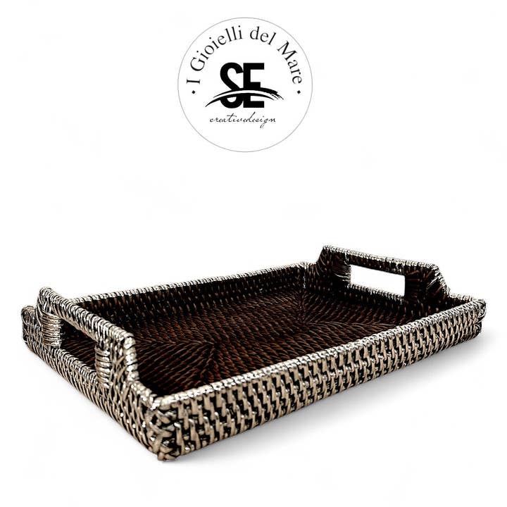 Cod.21235 Rechteckiges Tablett mit Griffen aus Rattan, mit Silber überzogen für den Großhandel von I Gioielli del Mare di Salvatore Esposito