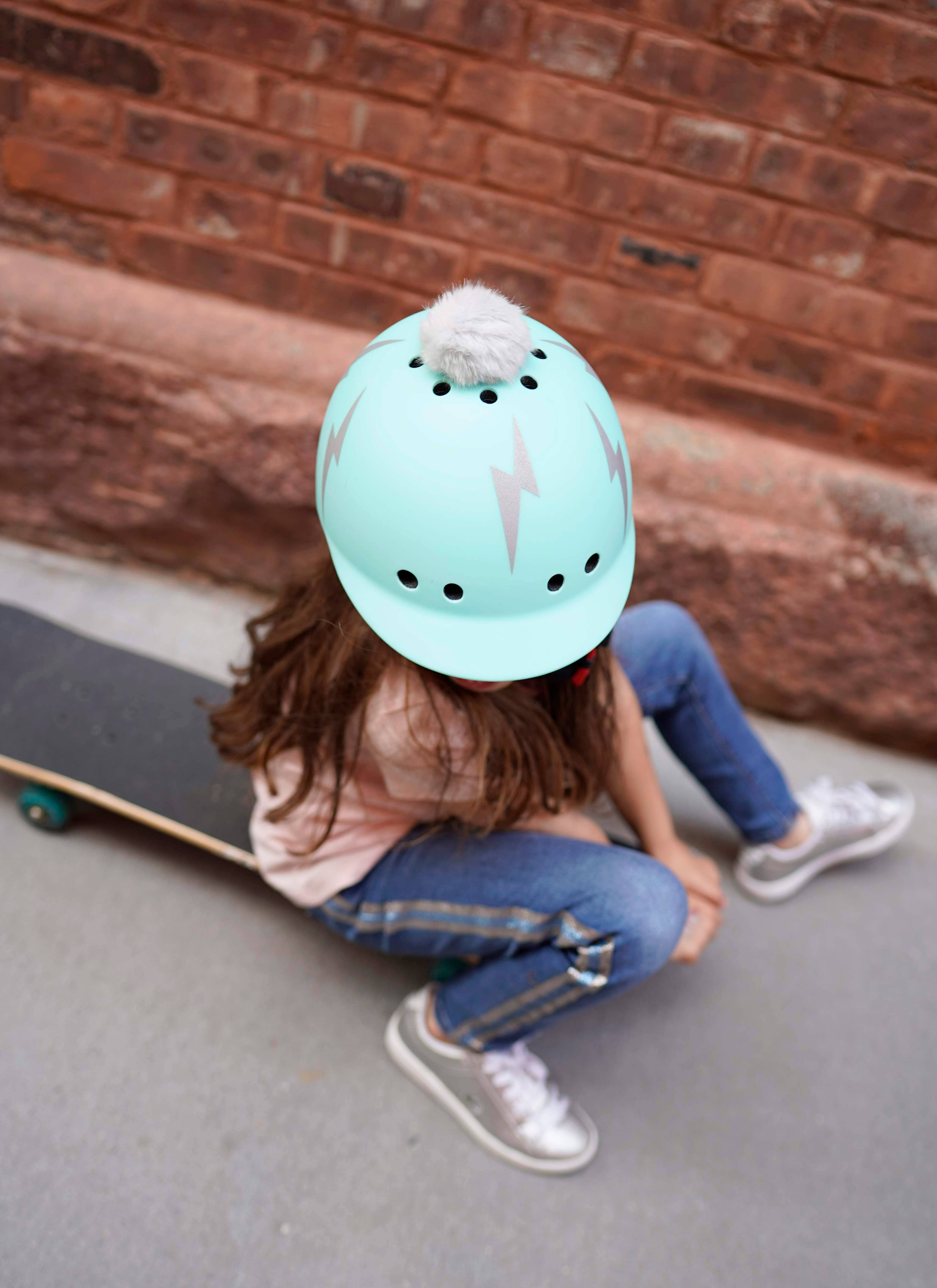 Sawako: The Stylish Helmets – wholesale Bike/scooter – Kids – Kids Lightning Bolt: Turquoise4