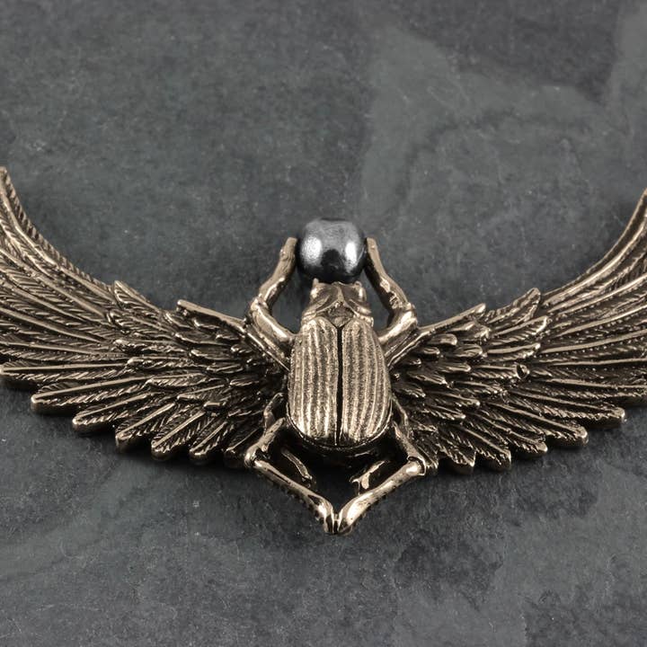 Lost Apostle – Großhandel Kette mit Anhänger/Charm – Große Skarabäus-Halskette - Bronze