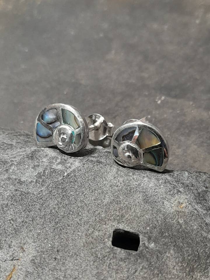 SS688B - CONCHIGLIA A SPIRALE, INSERTO IN ABALONE 9X8MM per la vendita all'ingrosso da parte di Bluelily925silver