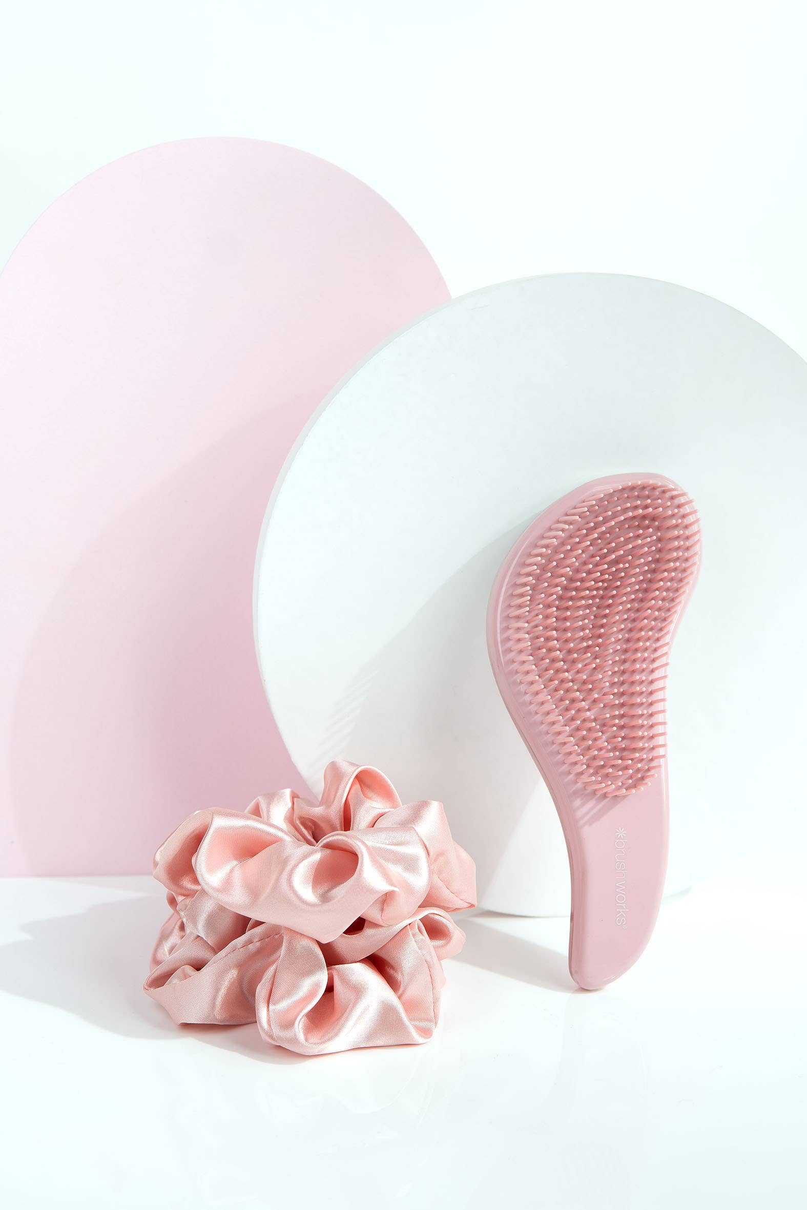 Soinvogue - Wholesale Hair Brush/Comb - Brushworks Detangling Brush and Scrunchie Set2