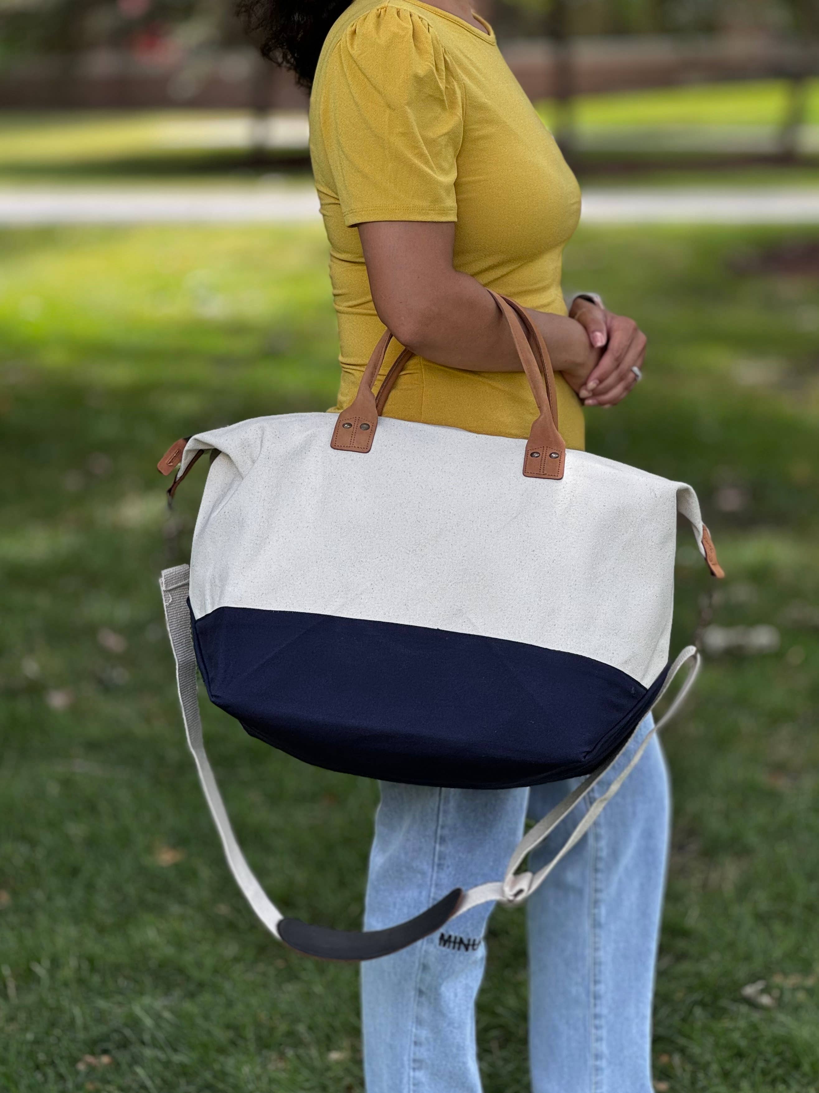 US Bags - Wholesale Weekender Bag - Women's - Premium Weekender Canvas Travel Duffel Bag | Leather Brass3