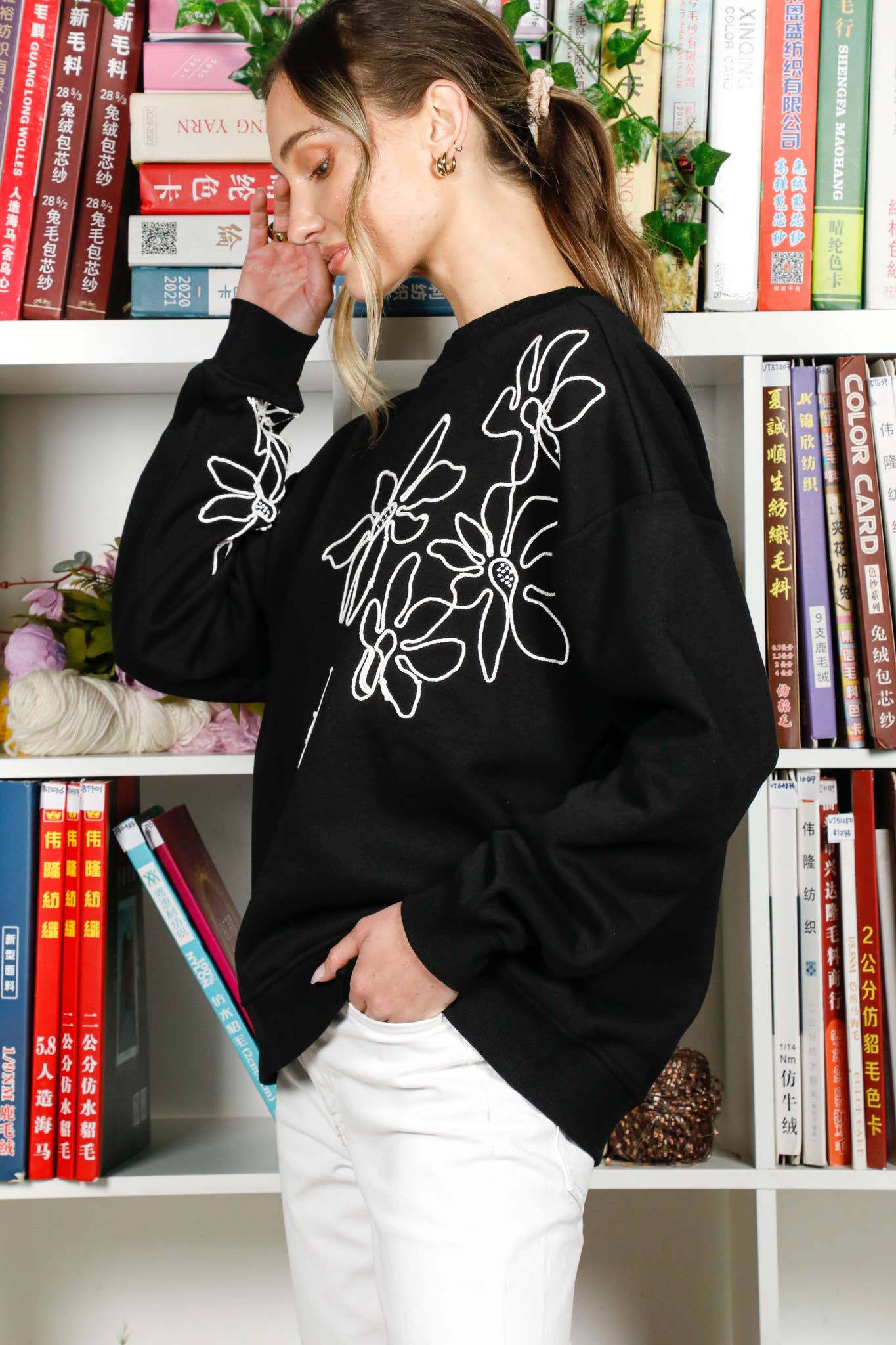 Vine & Love - Vendita all'ingrosso Felpa - Donna - Felpa girocollo a maniche lunghe con ricamo floreale VT8226922